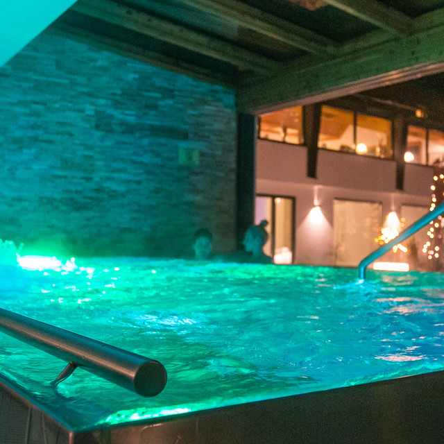 Eintauchen Whirlpool im Wellnesshotel NockResort in Kärnetn
