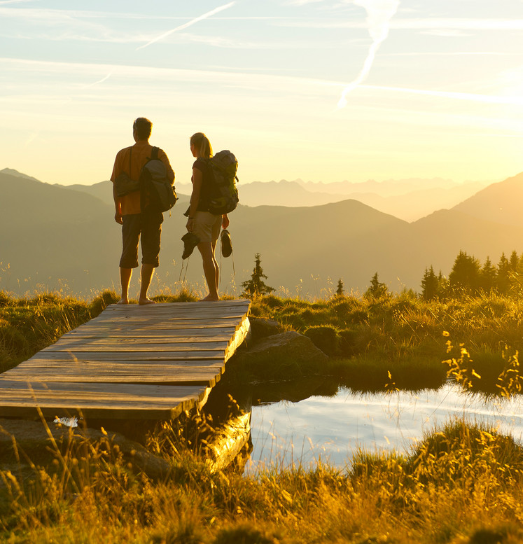 Herbst entdecken Paar beim Wandern im Sommer